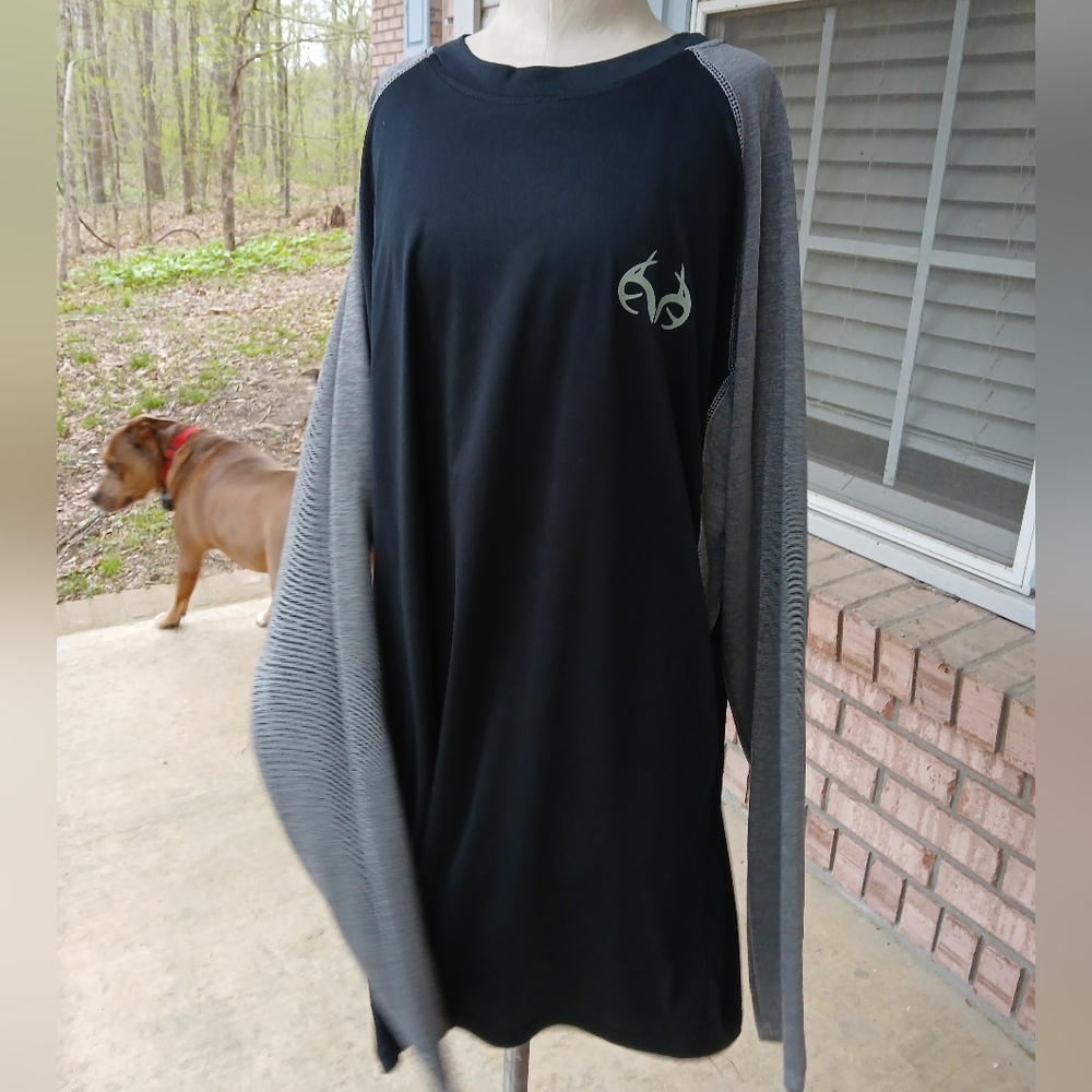 Black and Gray Long Sleeve Shirt. Realtree. Mens‎ Sz L
